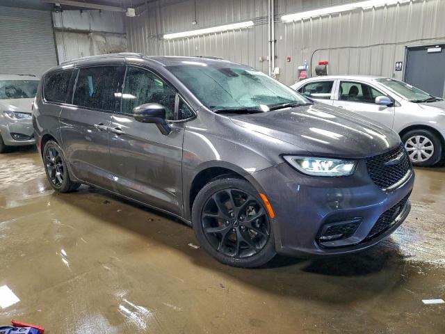 Chrysler Pacifica Limited Image 2