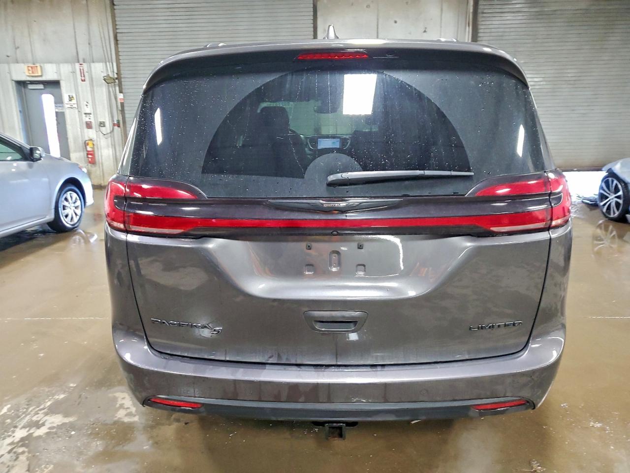 Chrysler Pacifica Limited Image 5