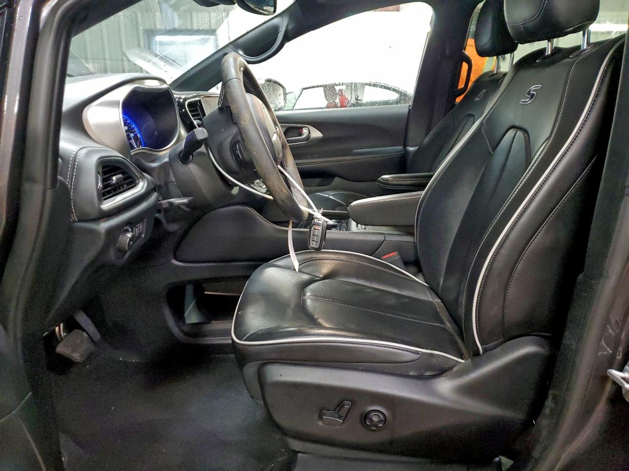 Chrysler Pacifica Limited Image 7