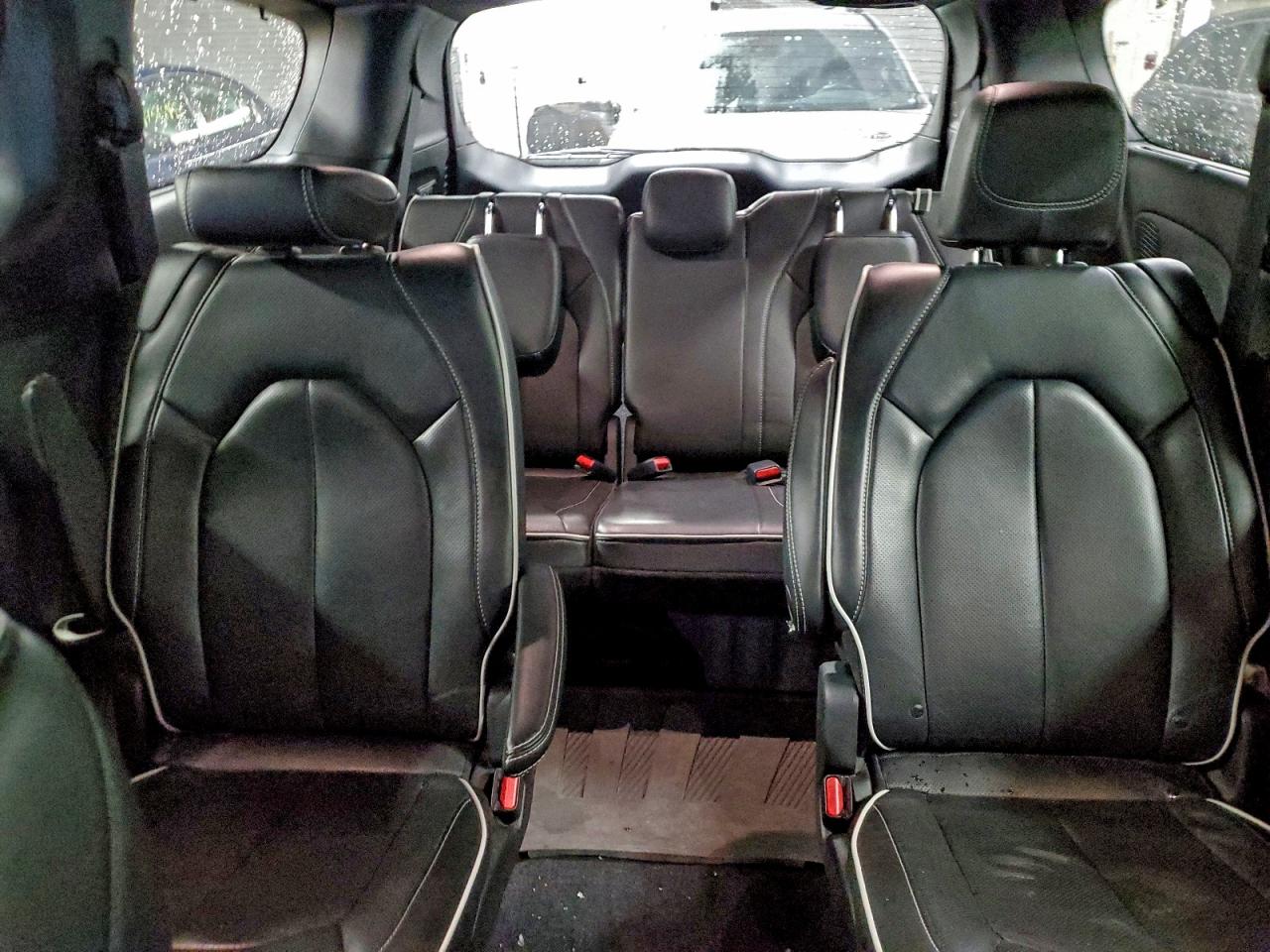 Chrysler Pacifica Limited Image 8