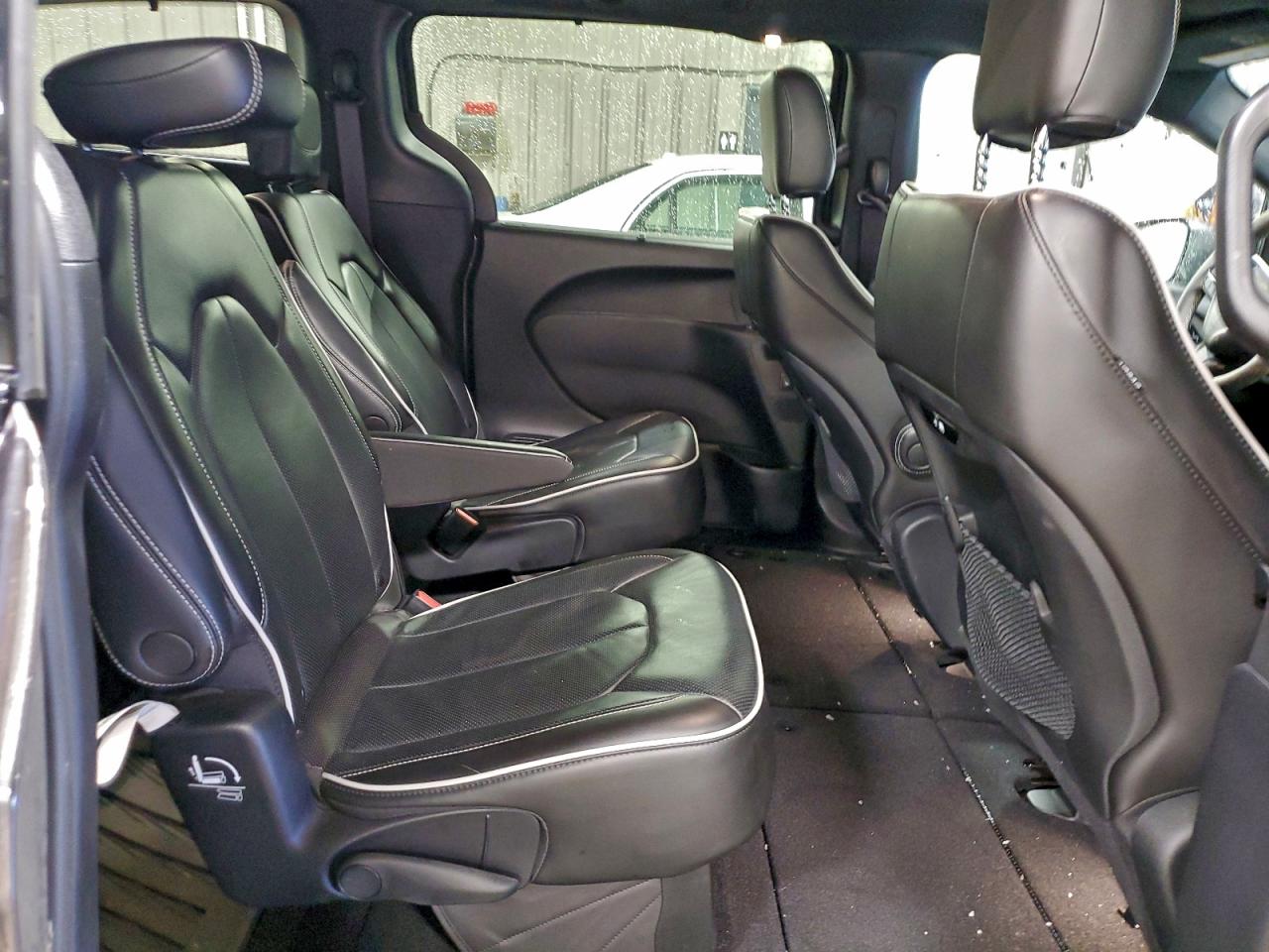 Chrysler Pacifica Limited Image 11