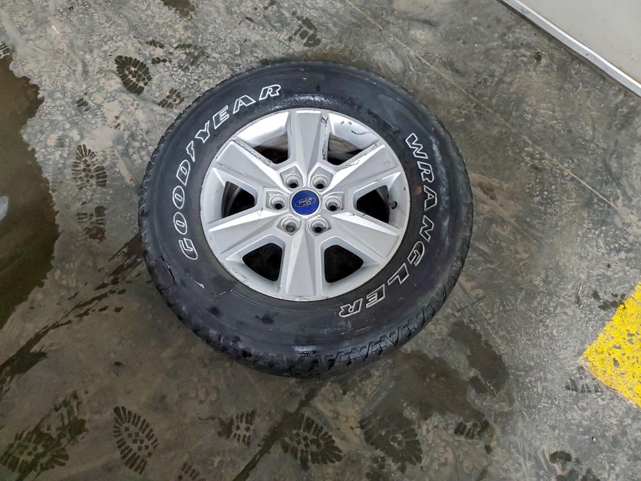 Ford F-150 Super Cab Image 8