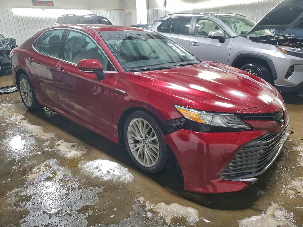 Toyota Camry Hybrid Image 7