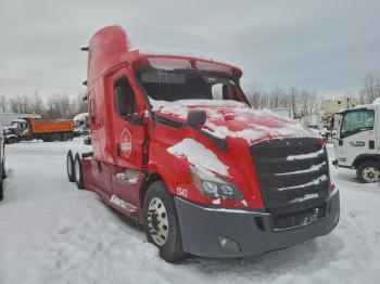  Salvage Freightliner Cascadia 1