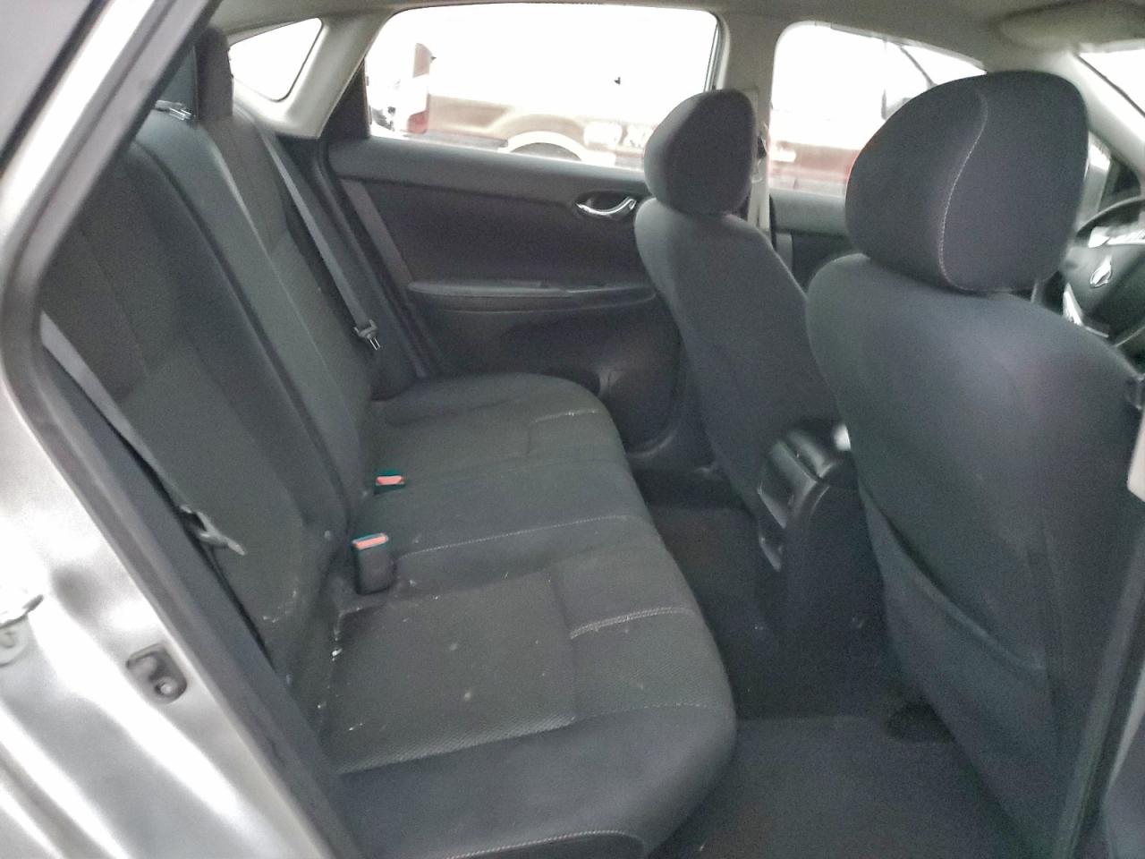 Nissan Sentra S Image 3