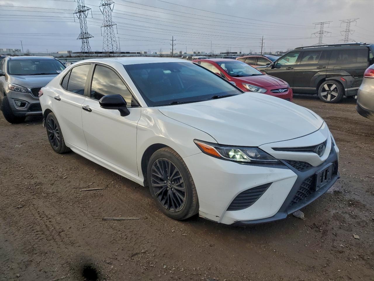Toyota Camry L Image 10