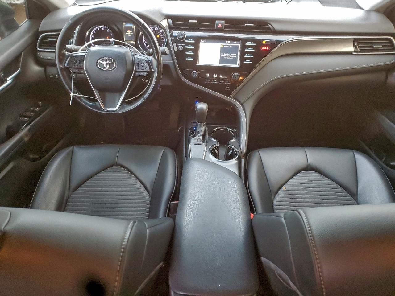 Toyota Camry L Image 3