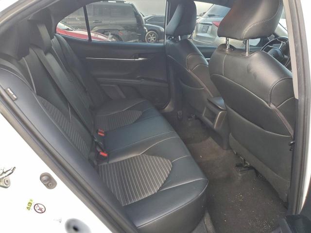 Toyota Camry L Image 6