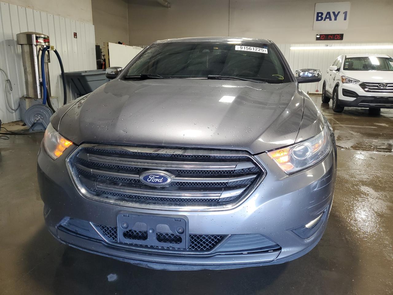Ford Taurus Limited Image 10