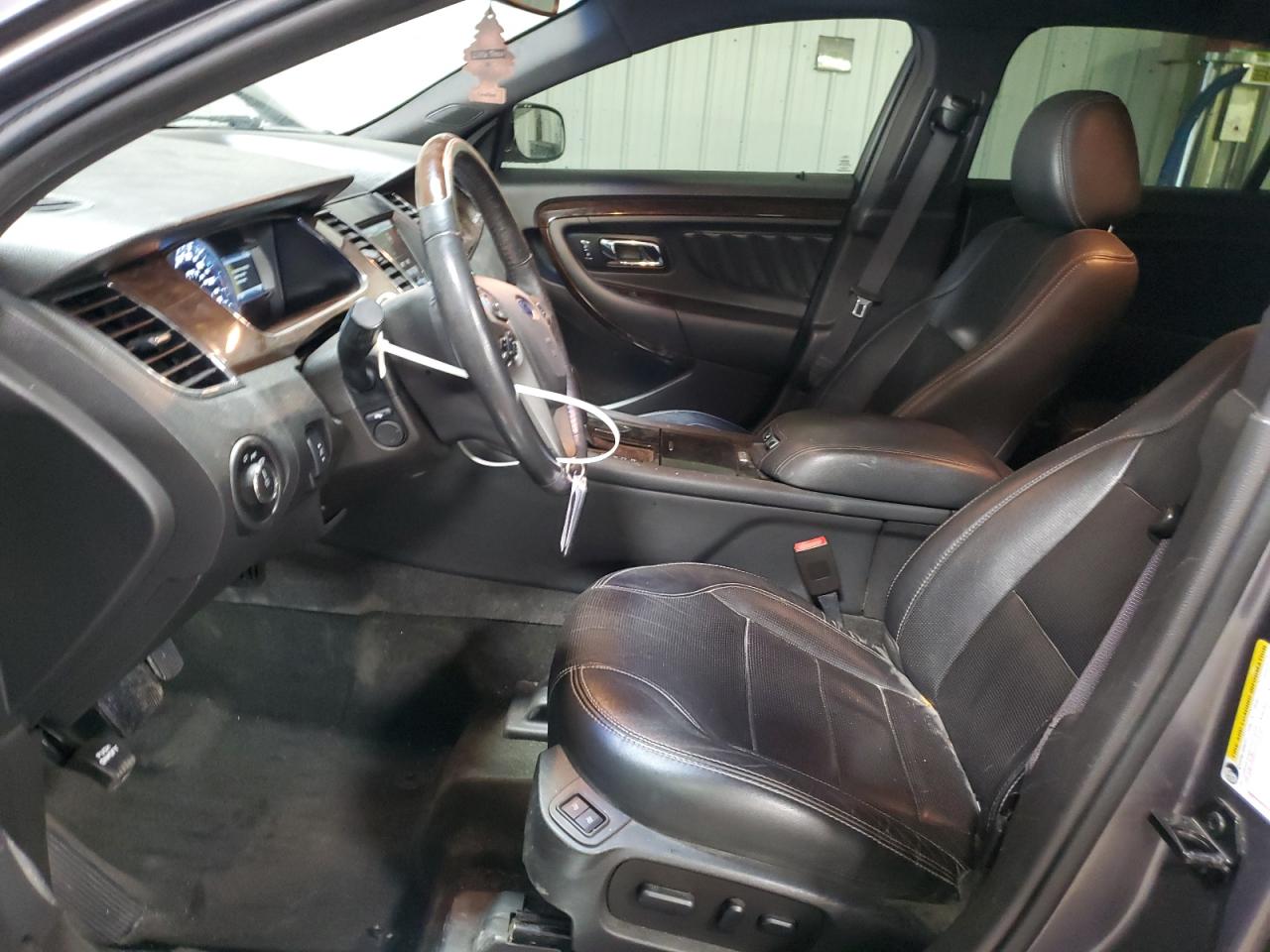 Ford Taurus Limited Image 7