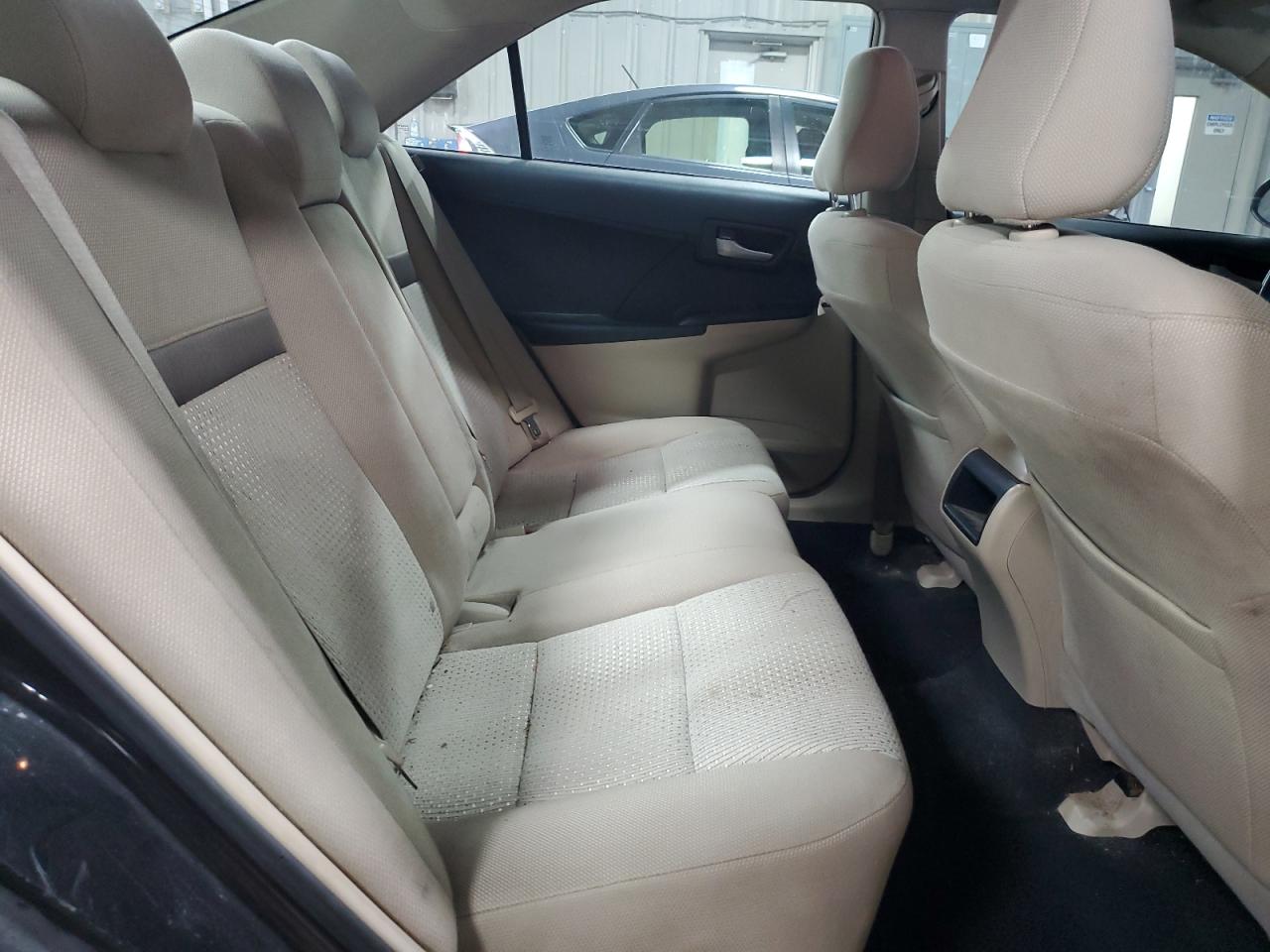 Toyota Camry L Image 11