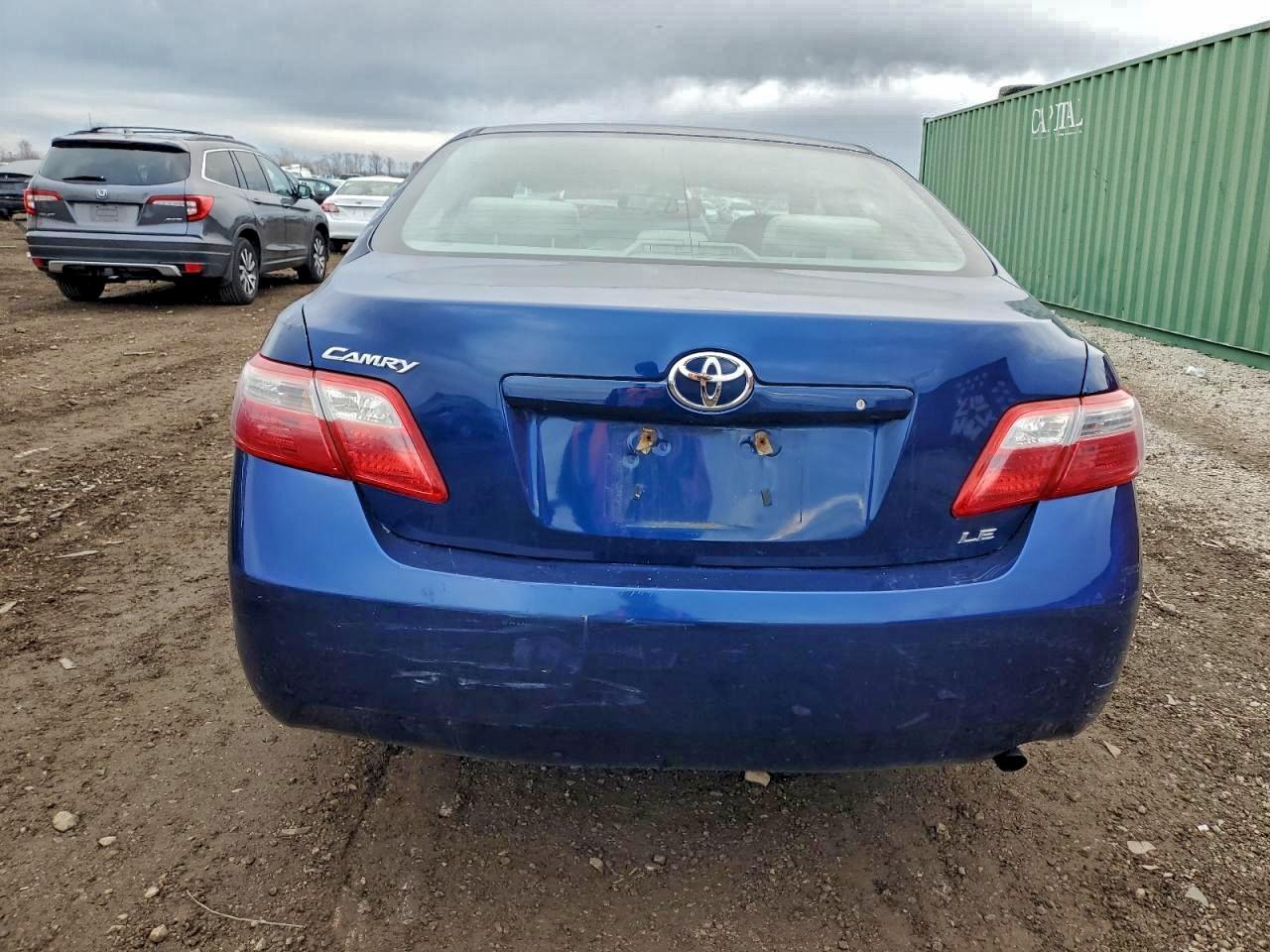 Toyota Camry Base Image 8