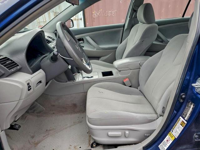 Toyota Camry Base Image 3