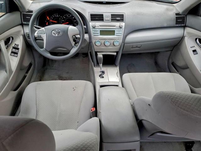Toyota Camry Base Image 9
