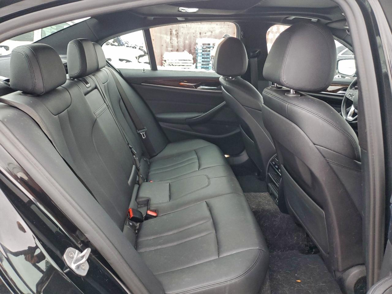 BMW 5 Series Xi Image 9