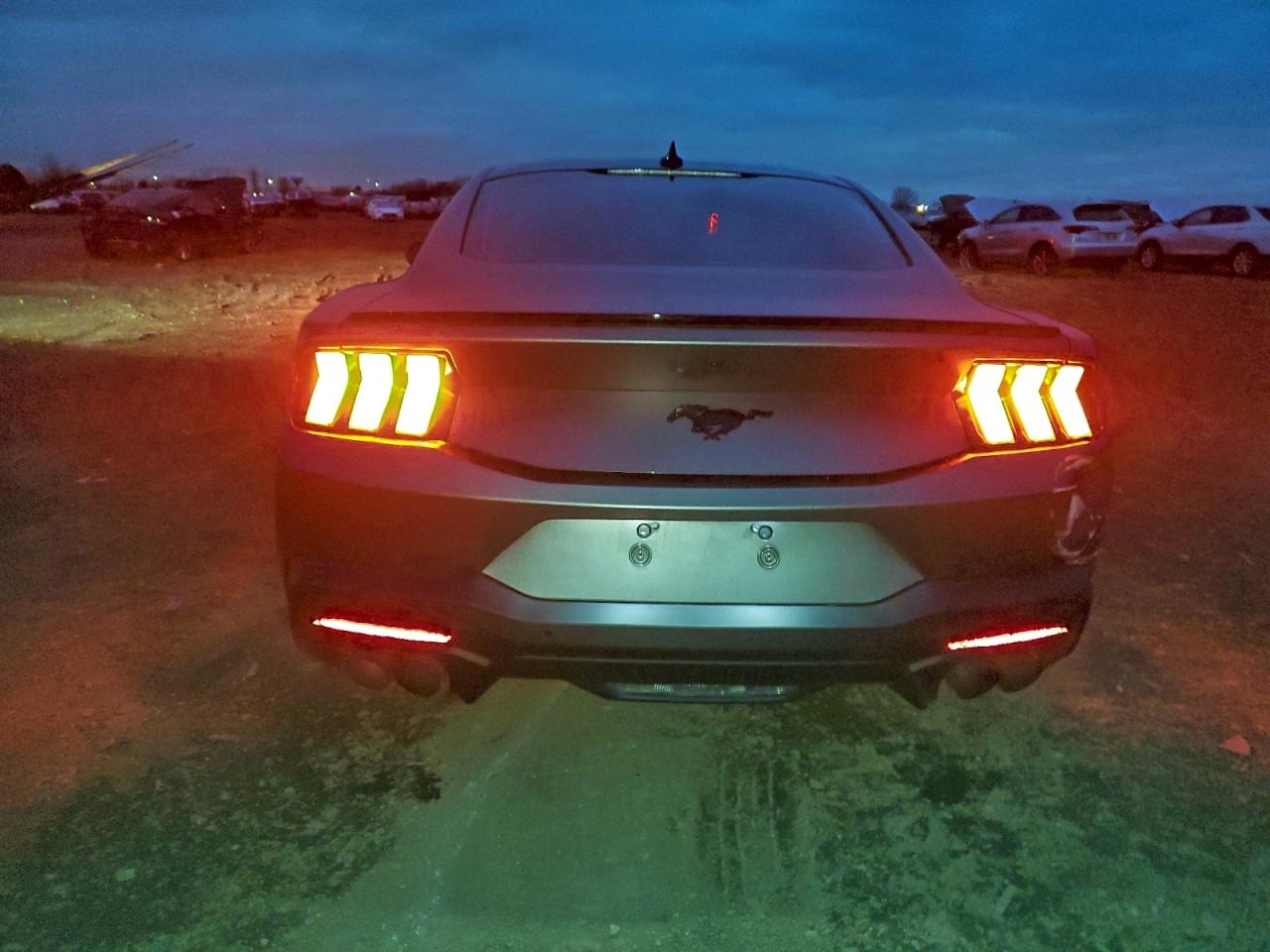 Ford Mustang Image 8