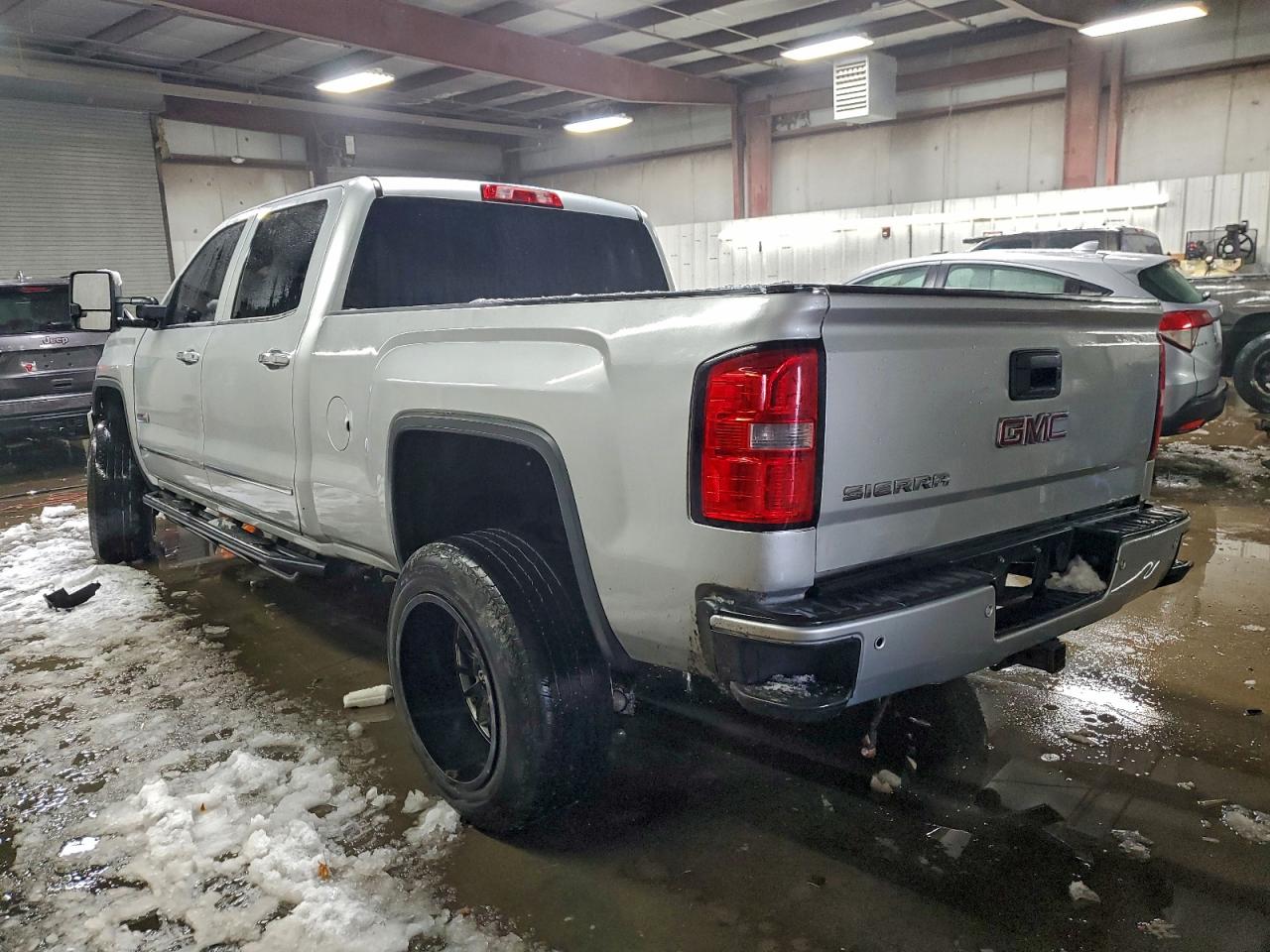 GMC Sierra K1500 Sle Image 2