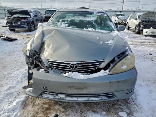 Toyota Camry Le Image 9