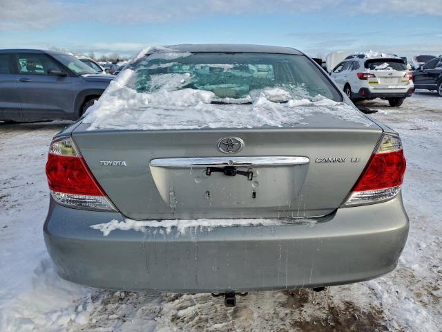 Toyota Camry Le Image 5