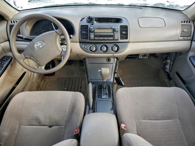 Toyota Camry Le Image 11