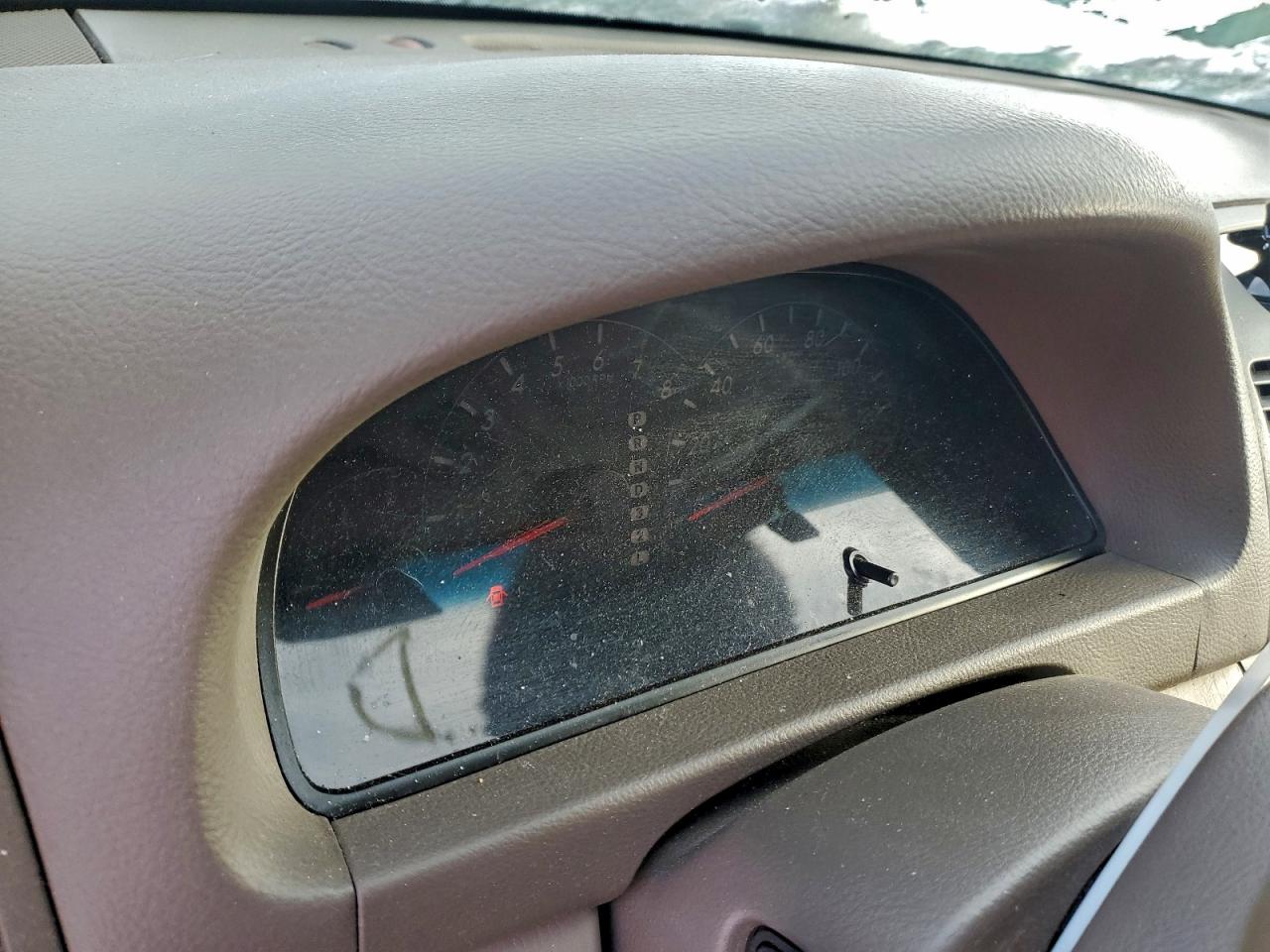 Toyota Camry Le Image 8