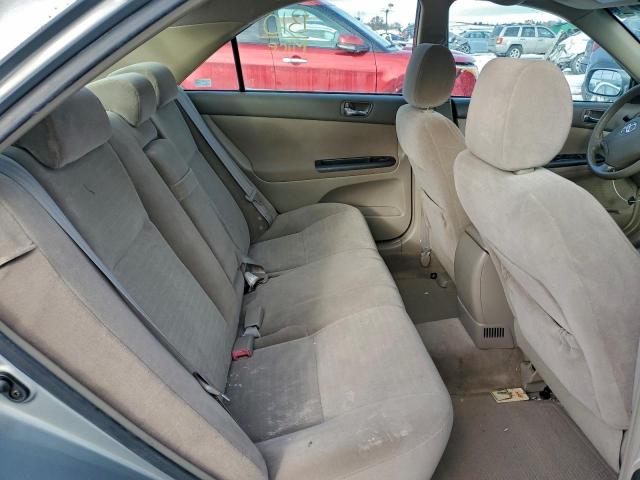 Toyota Camry Le Image 10