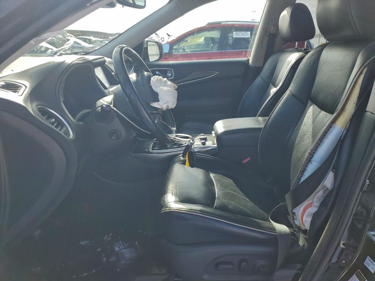 INFINITI Qx Luxe Image 2