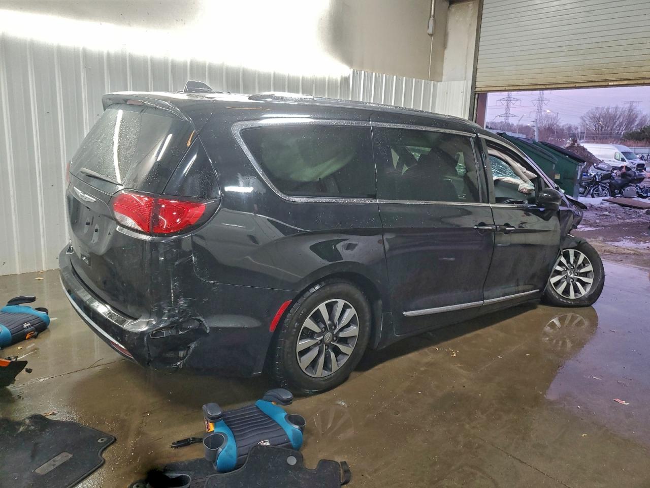 Chrysler Pacifica Touring L Plus Image 2