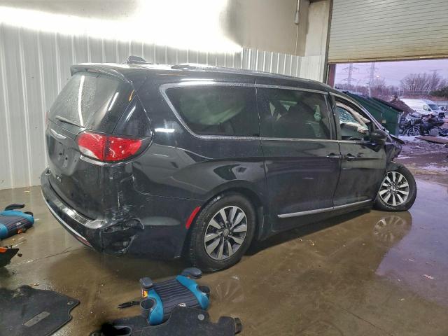 Chrysler Pacifica Touring L Plus Image 2