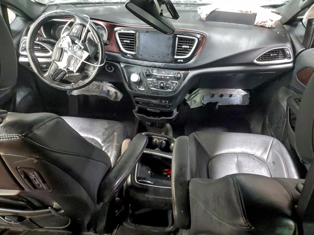 Chrysler Pacifica Touring L Plus Image 6