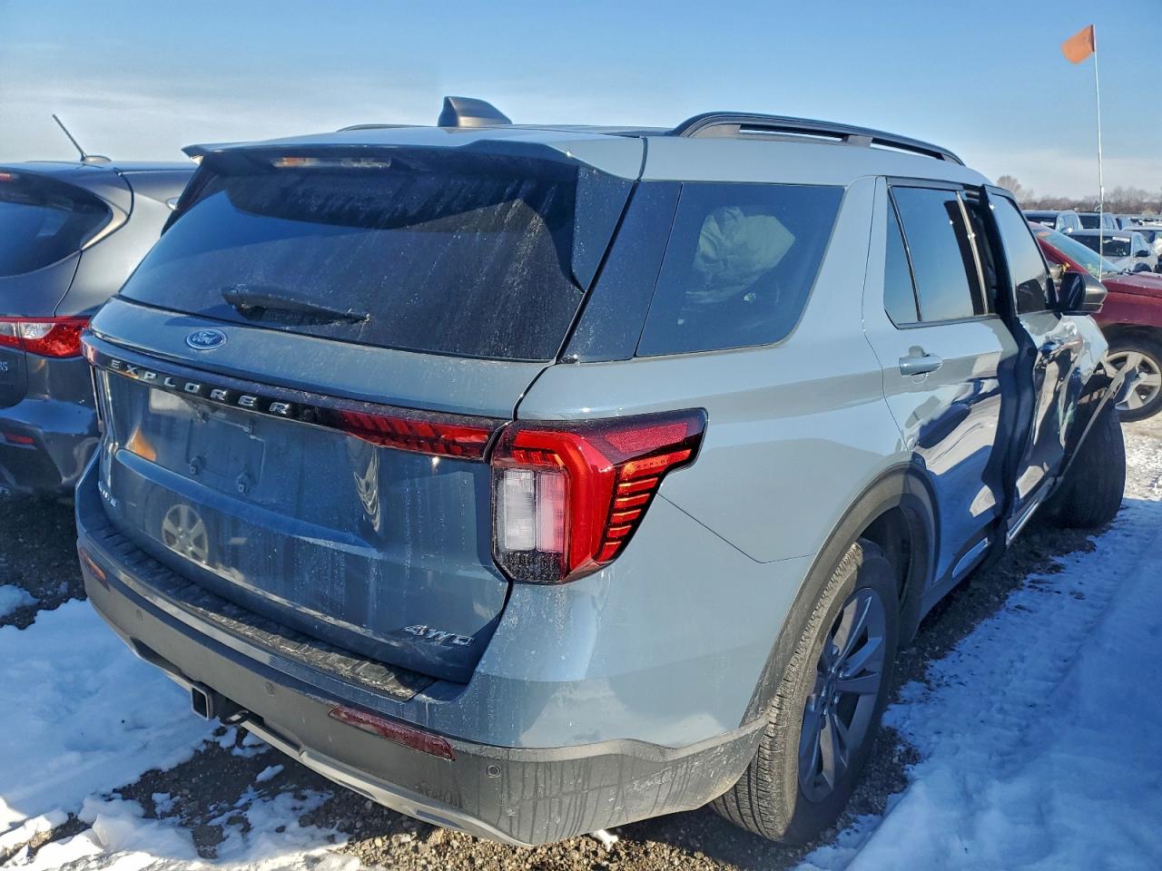 Ford Explorer Active Image 2