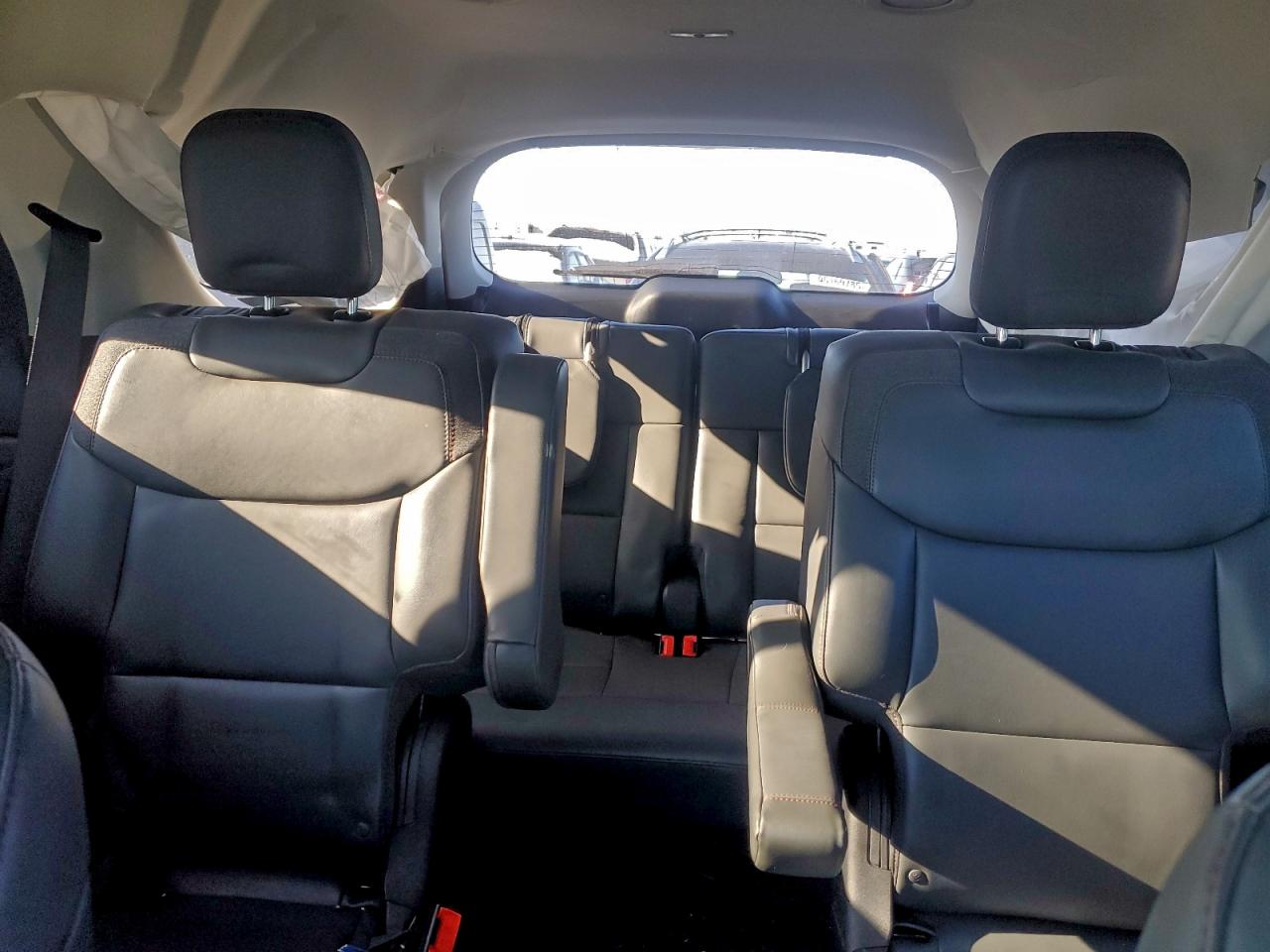 Ford Explorer Active Image 3