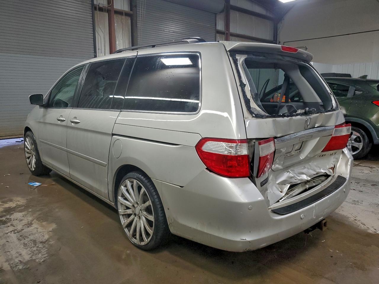 Honda Odyssey Touring Image 3