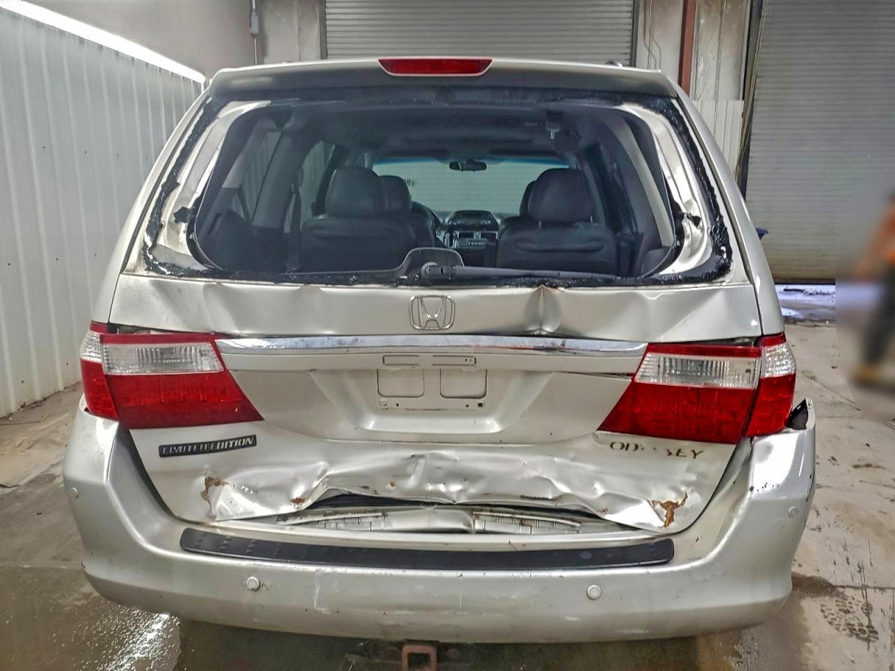 Honda Odyssey Touring Image 11