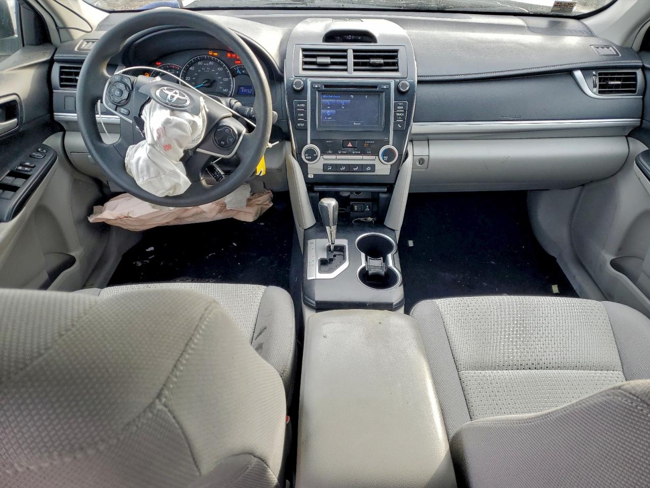 Toyota Camry L Image 3