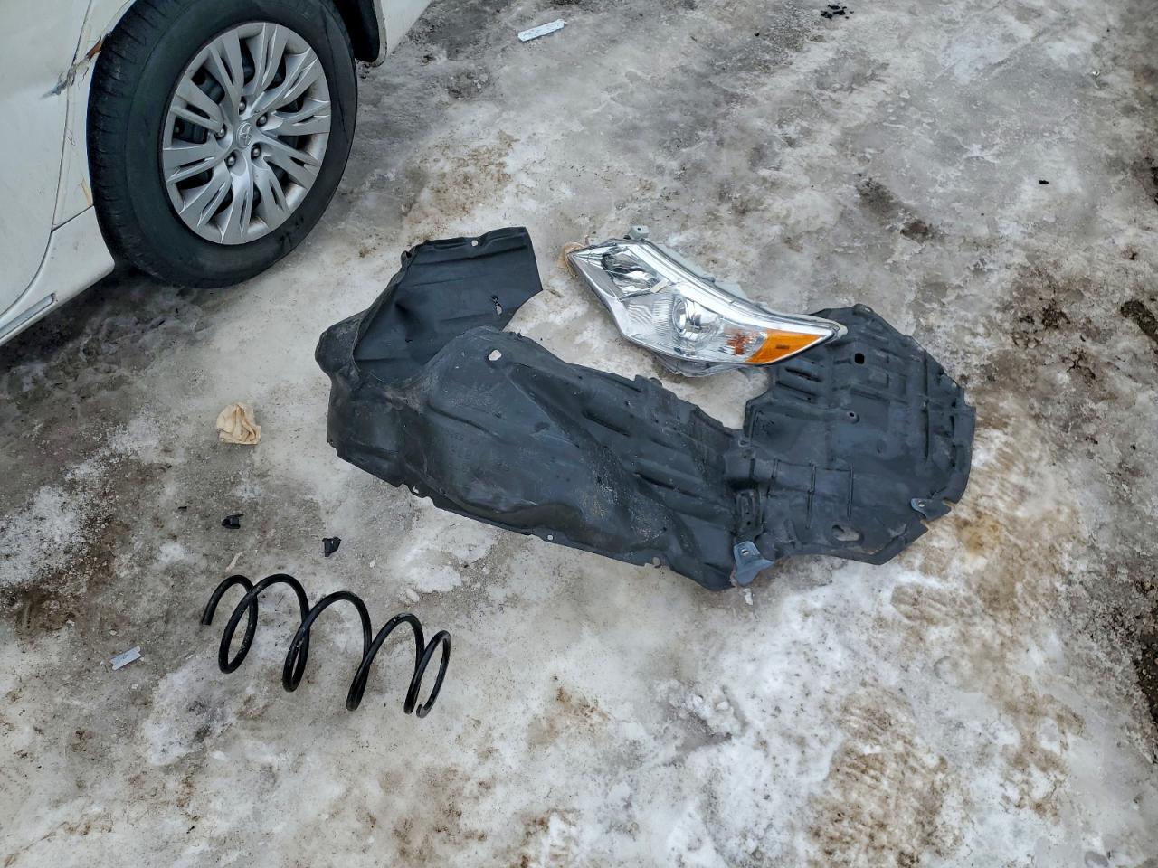 Toyota Camry L Image 13