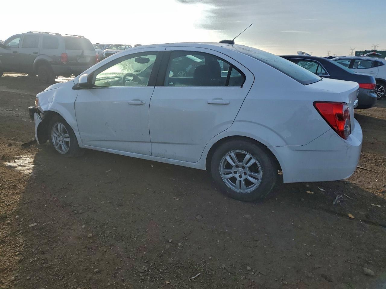 Chevrolet Sonic Lt Image 2