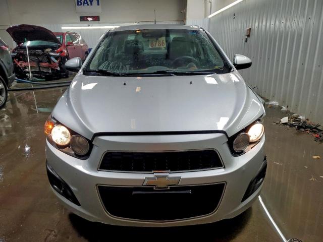 Chevrolet Sonic Lt Image 5
