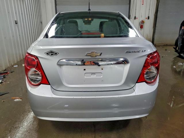 Chevrolet Sonic Lt Image 2