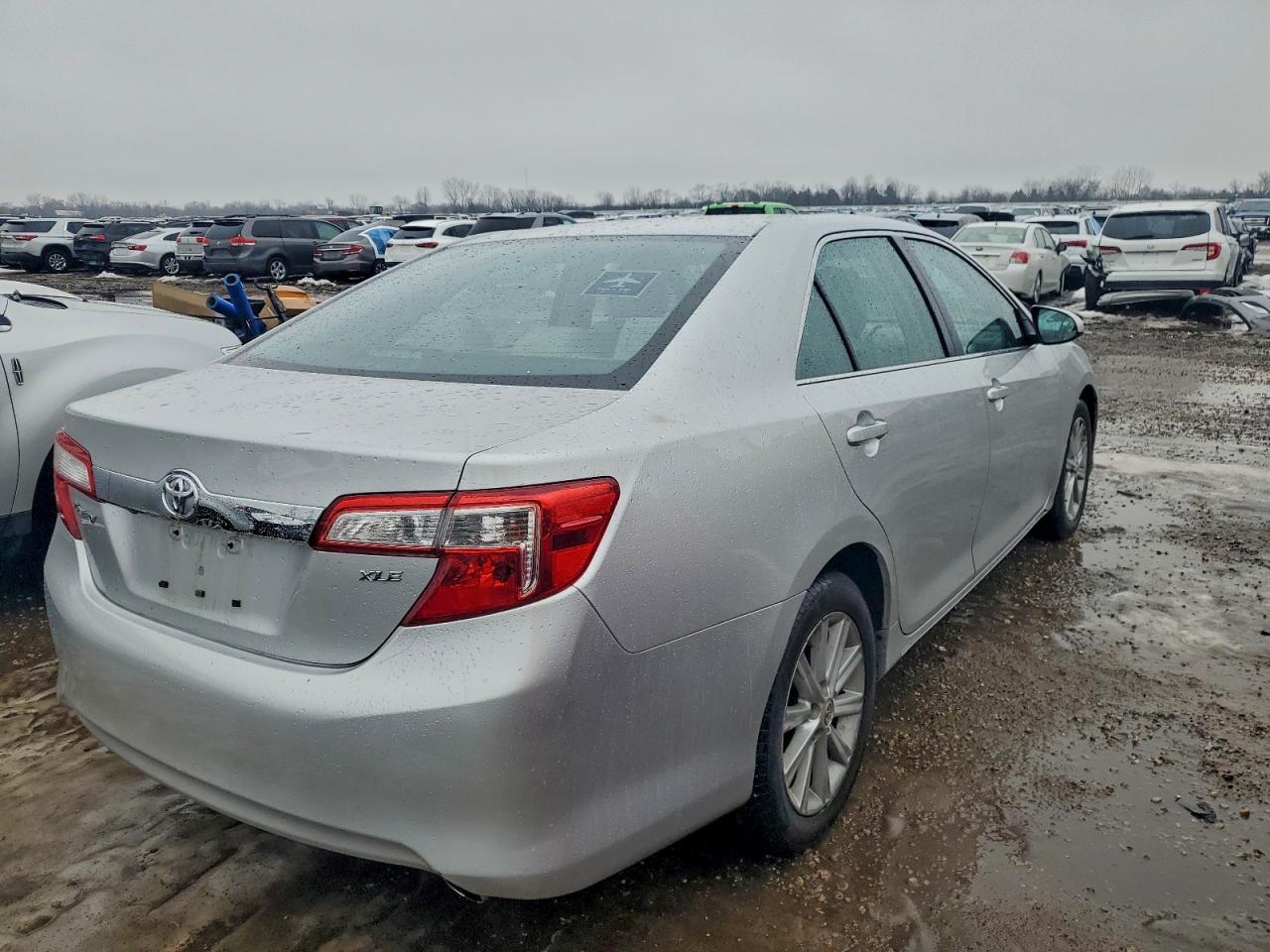 Toyota Camry L Image 12