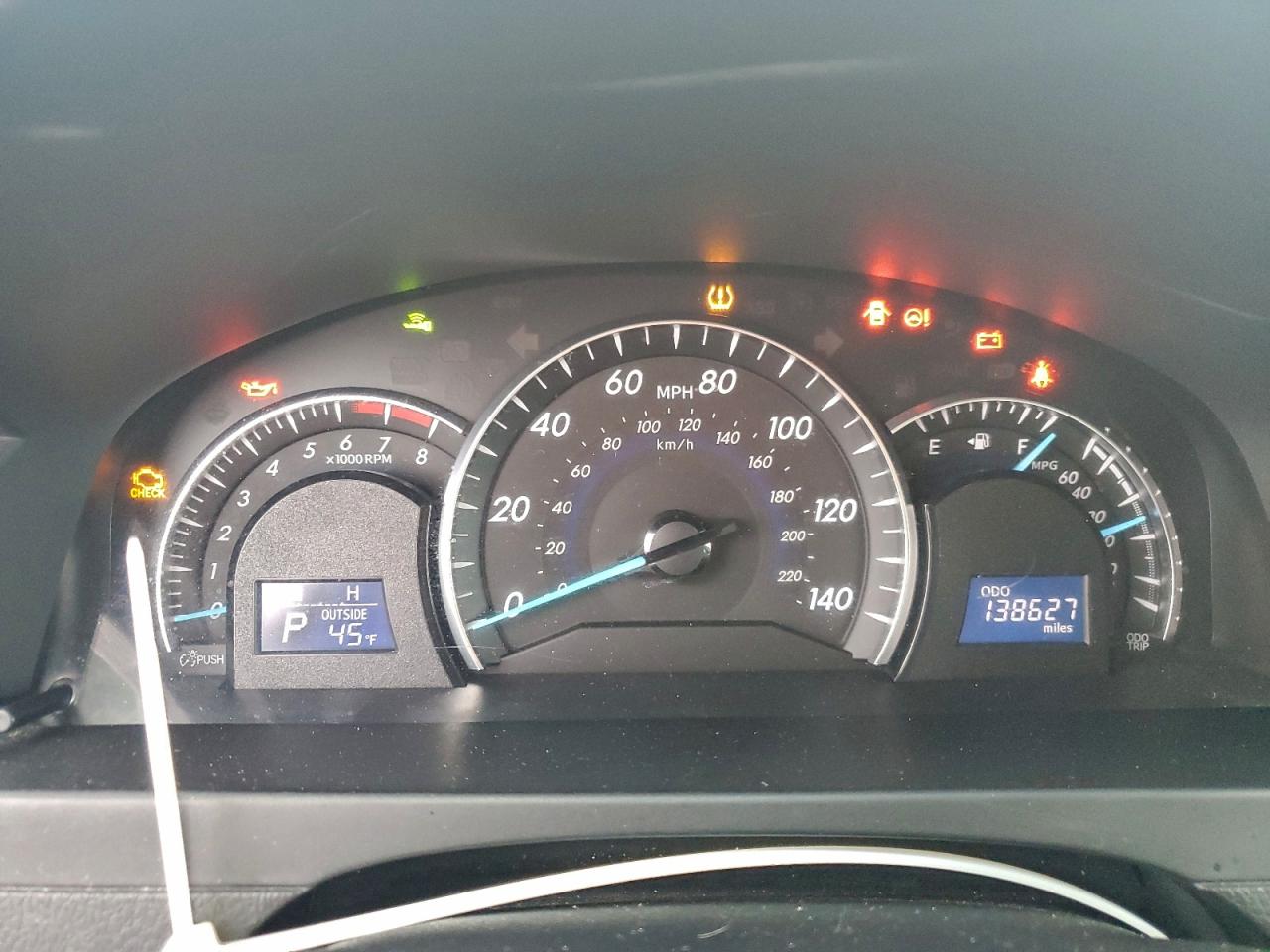 Toyota Camry L Image 9