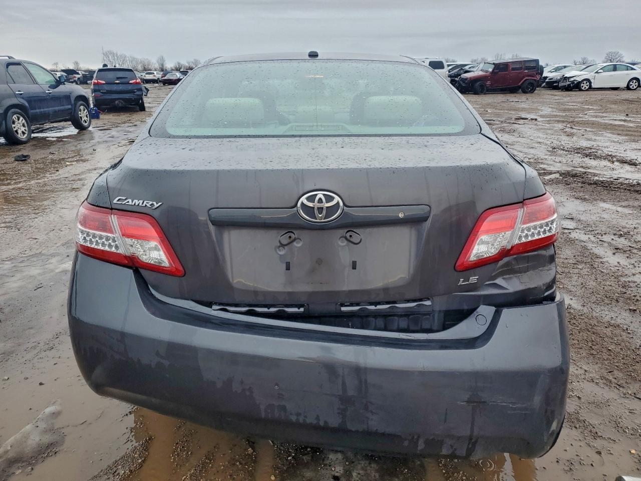 Toyota Camry Base Image 11