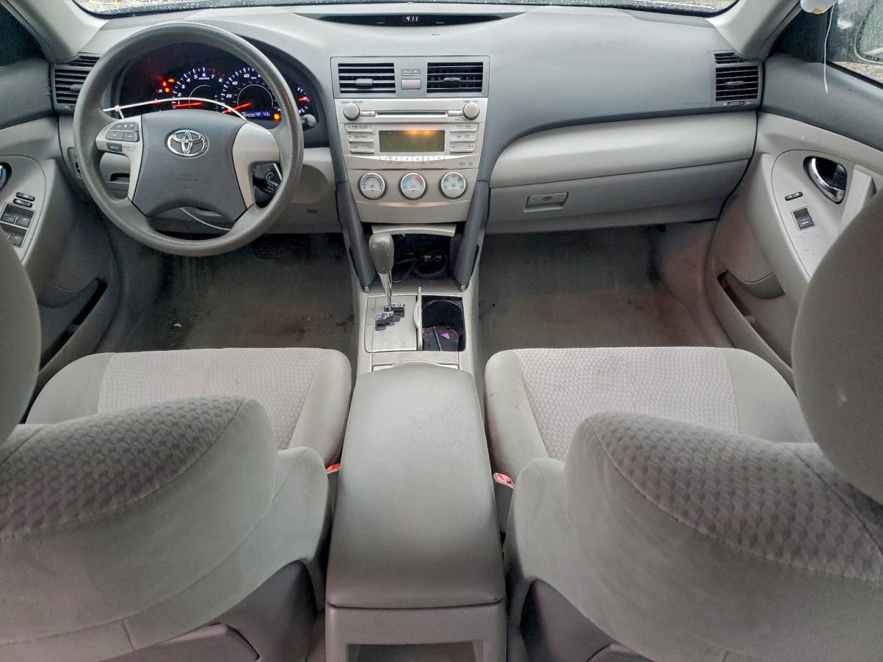 Toyota Camry Base Image 5