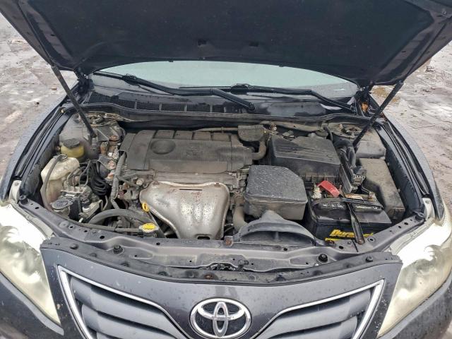 Toyota Camry Base Image 9