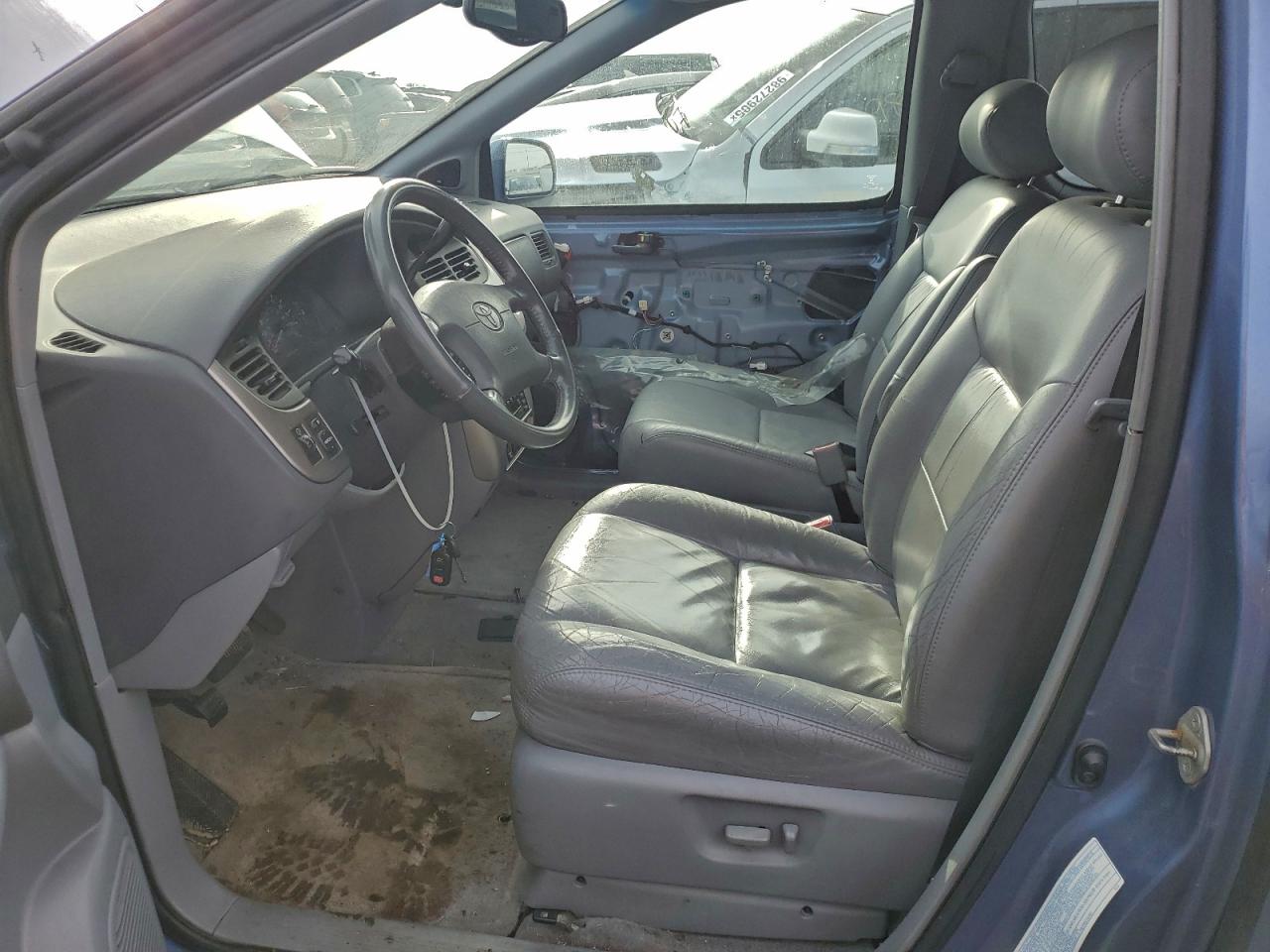 Toyota Sienna Le Image 5