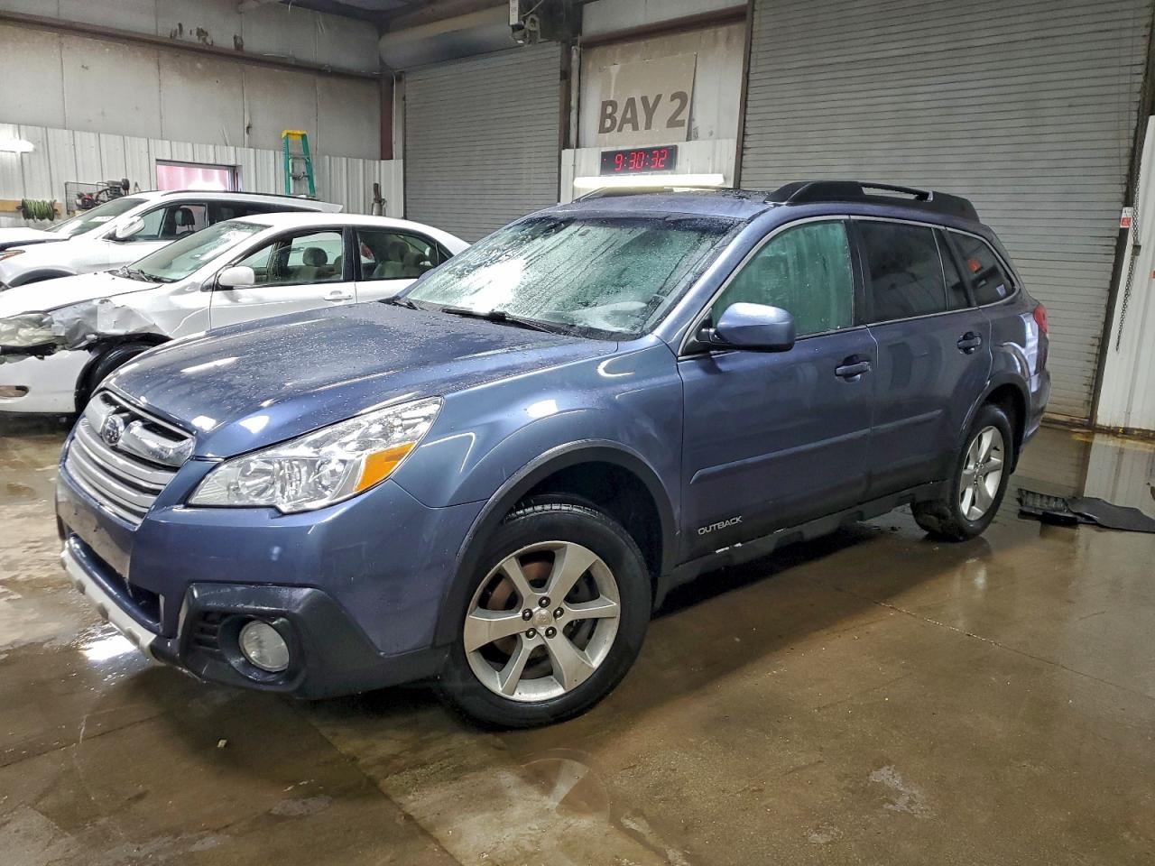 Subaru Outback 2.5i Limited Image 1