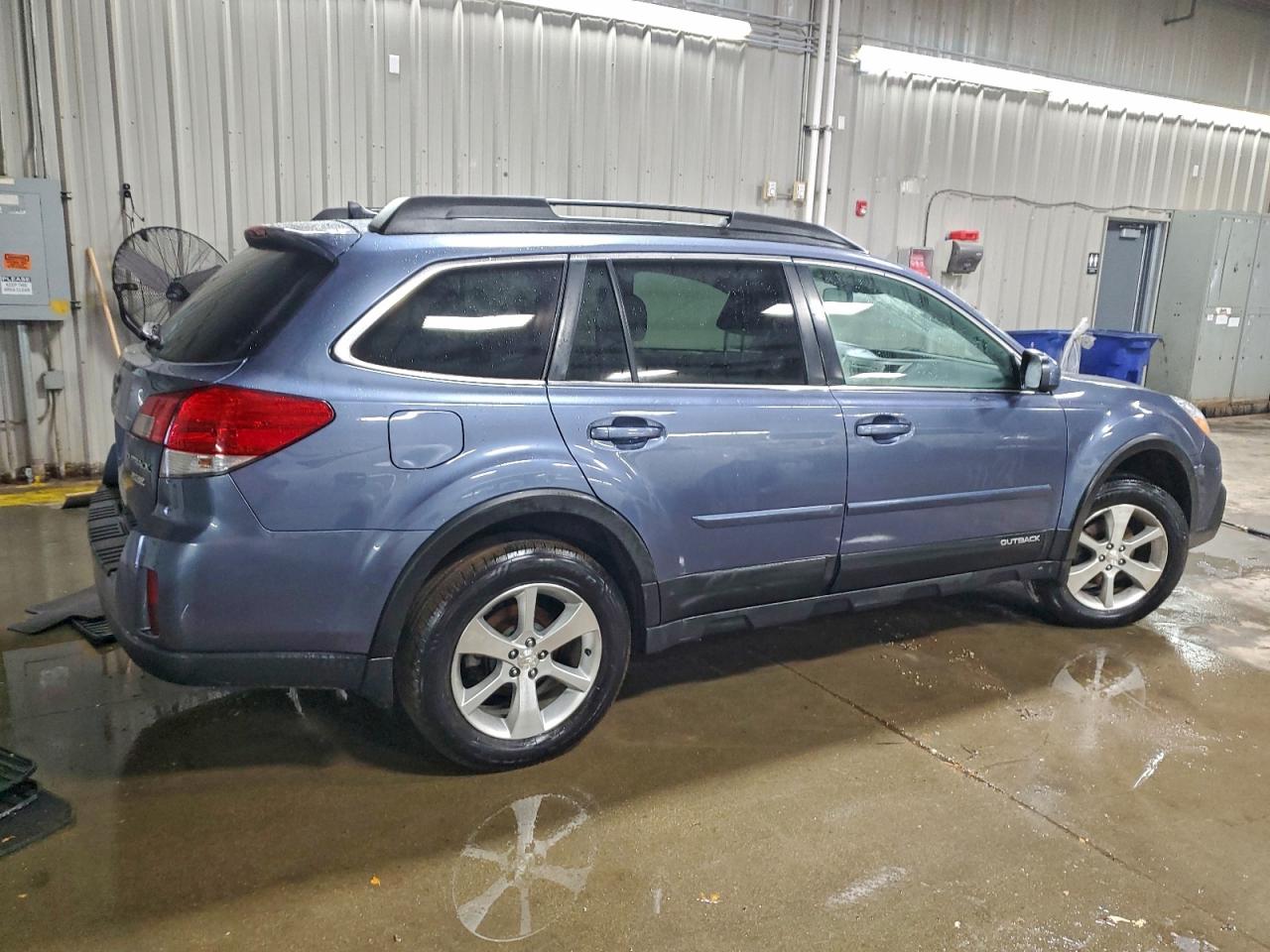 Subaru Outback 2.5i Limited Image 3