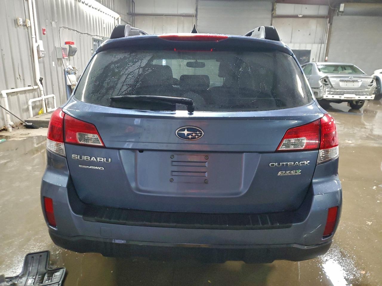 Subaru Outback 2.5i Limited Image 2