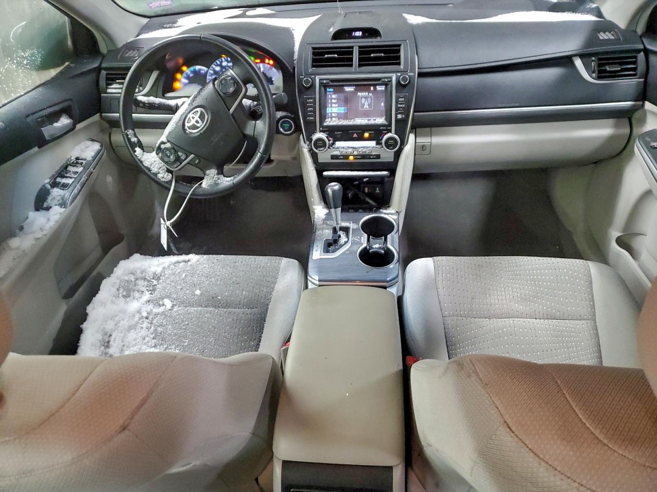 Toyota Camry Hybrid Image 6