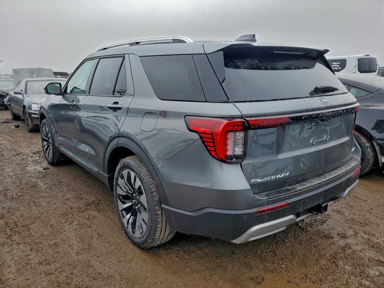 Ford Explorer Platinum Image 2